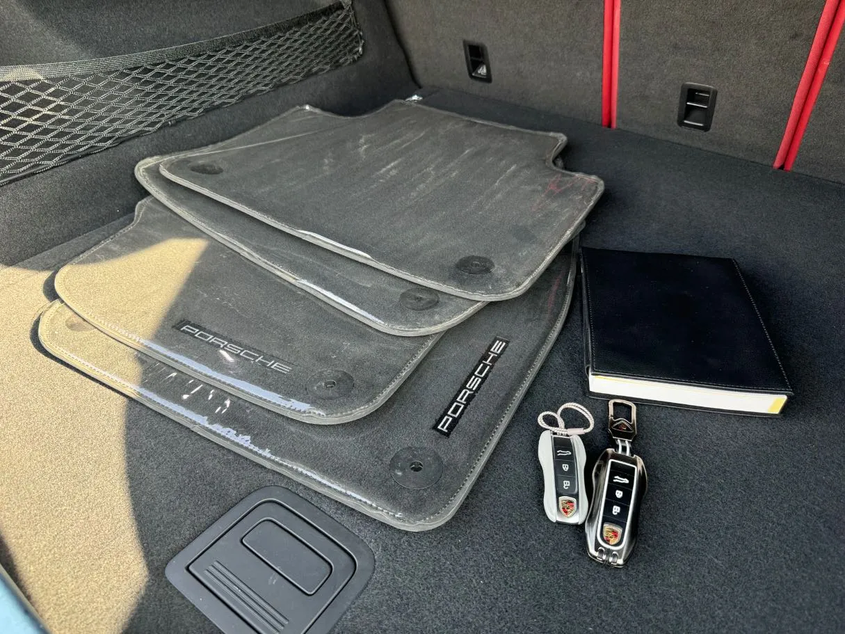 Car image 24