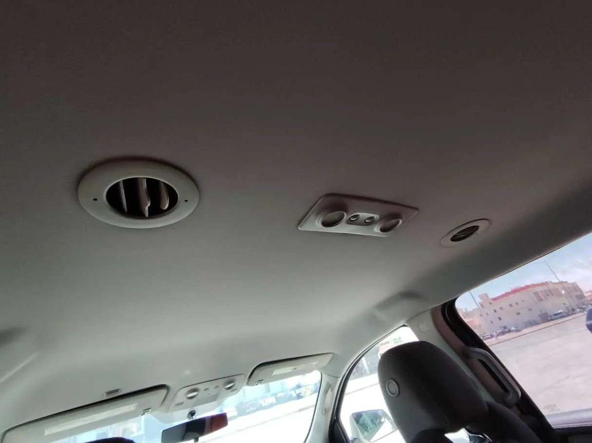 Car image 28