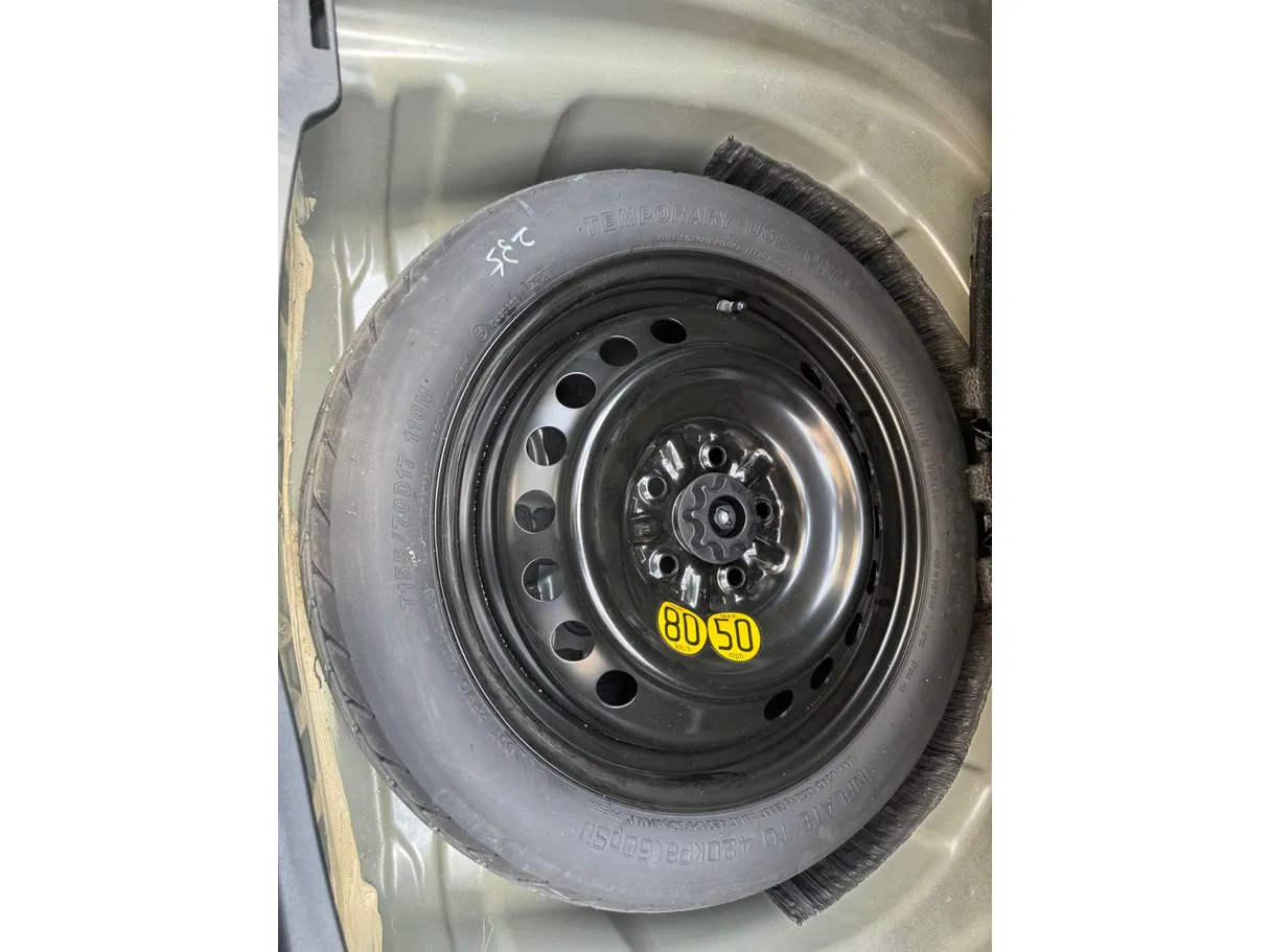 Car image 24