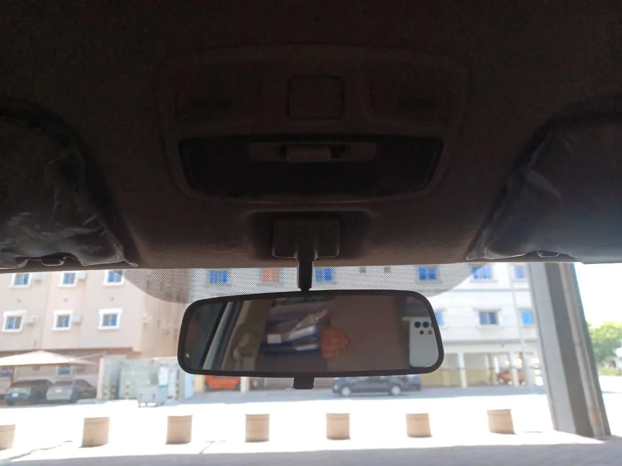 Car image 19
