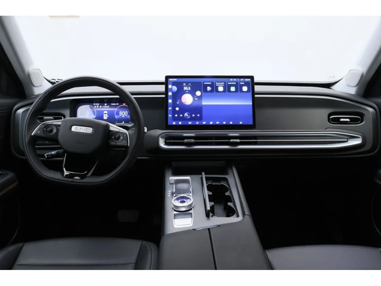 Car image 14
