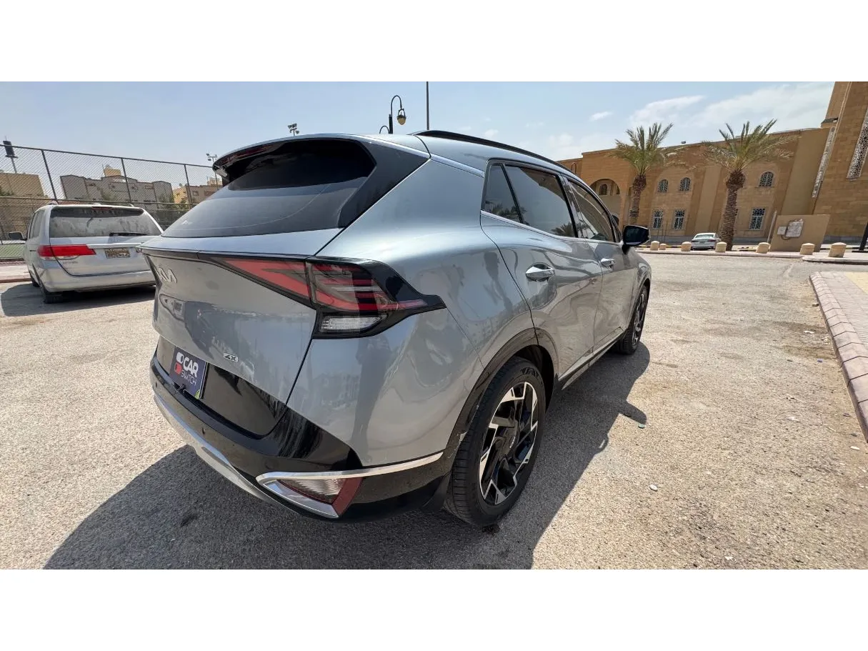 Car image 5