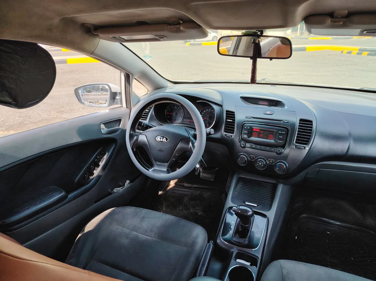 Car image 19