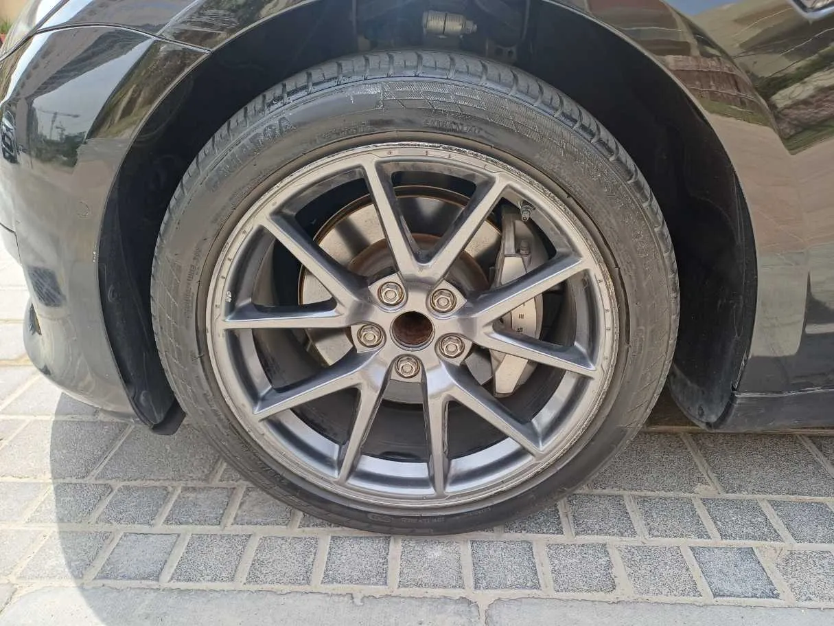 Car image 9