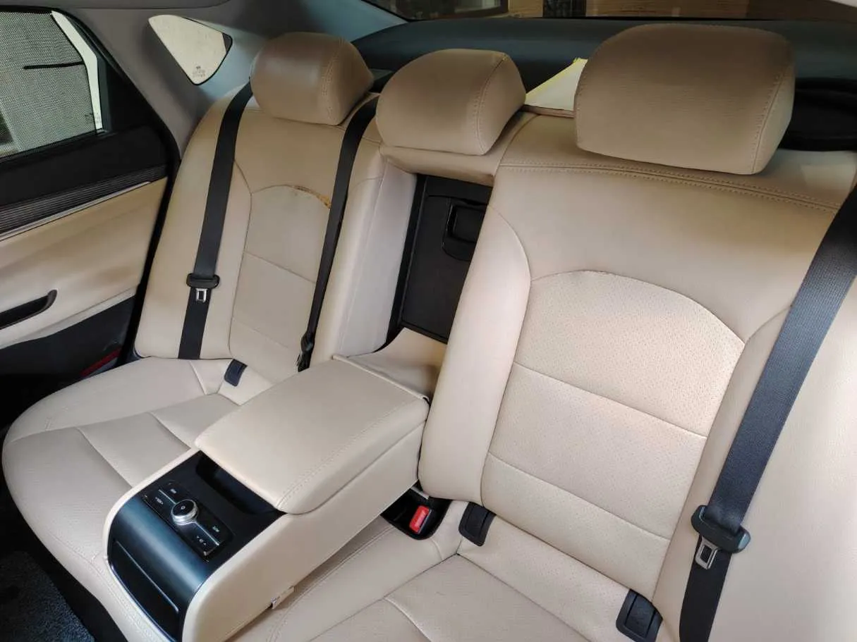 Car image 16