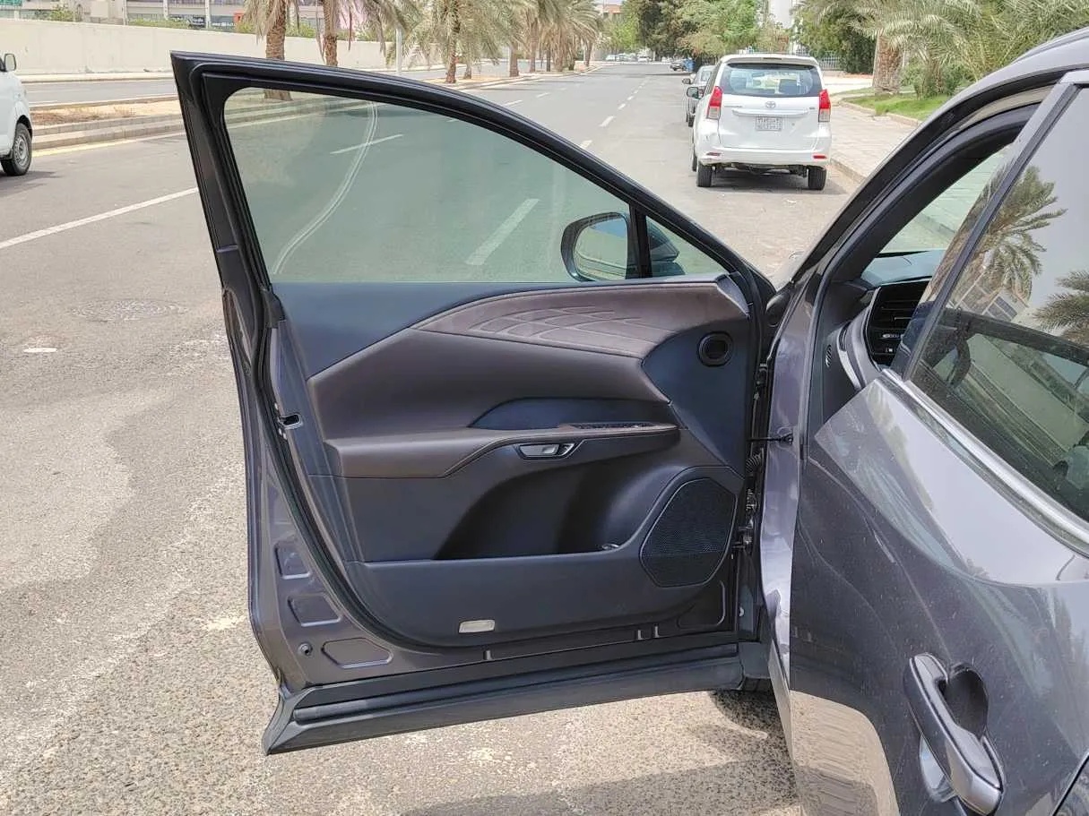 Car image 11