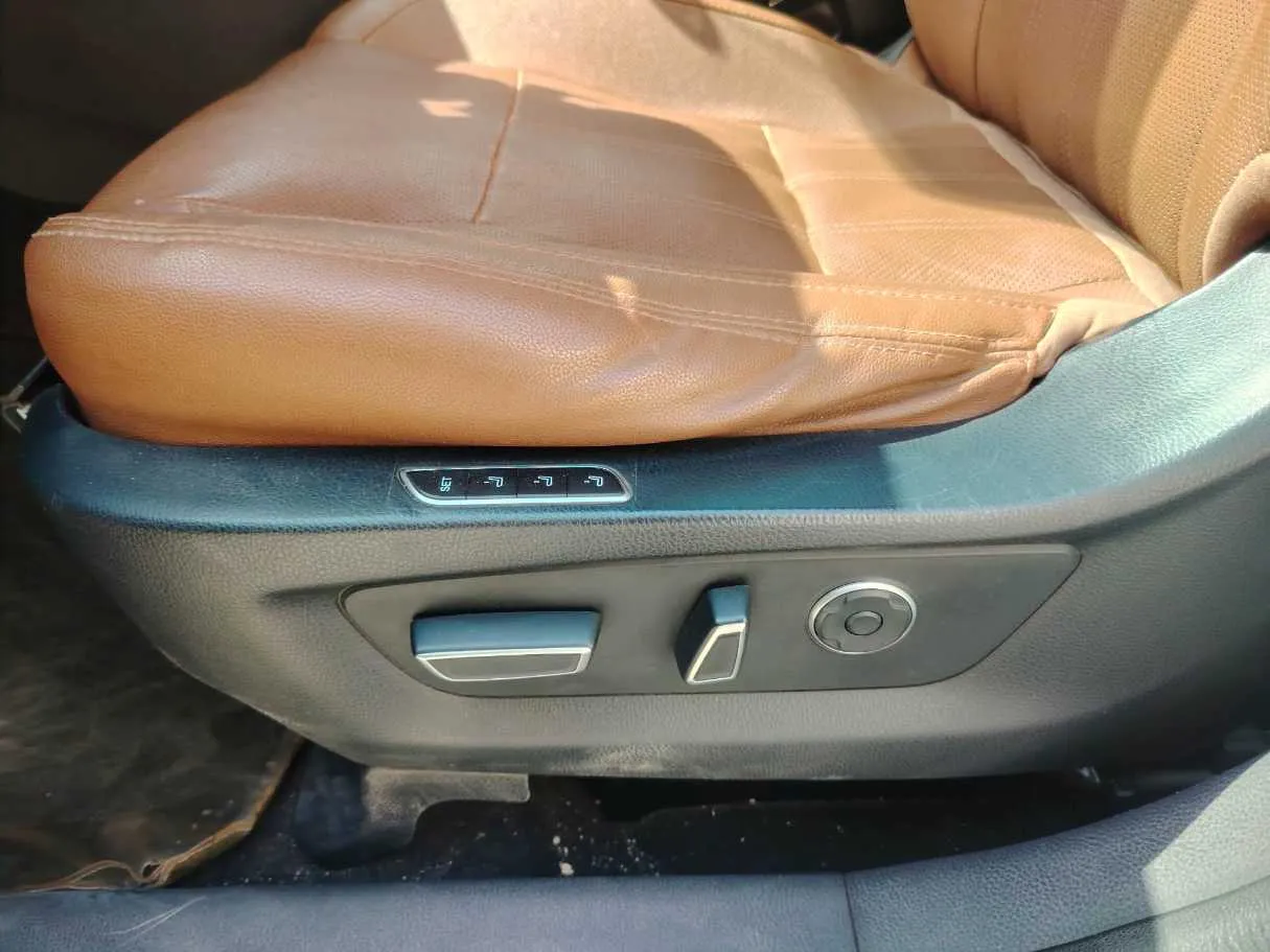 Car image 37