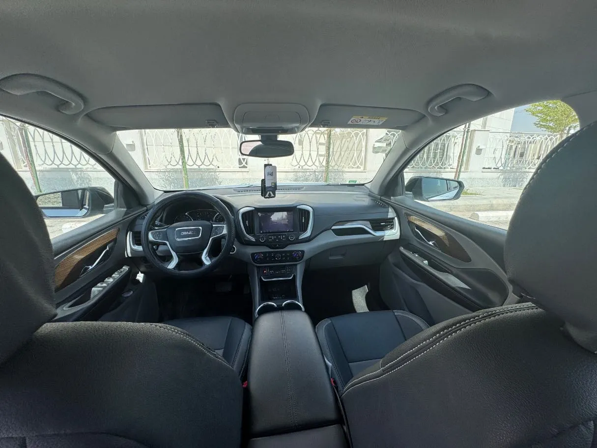 Car image 14