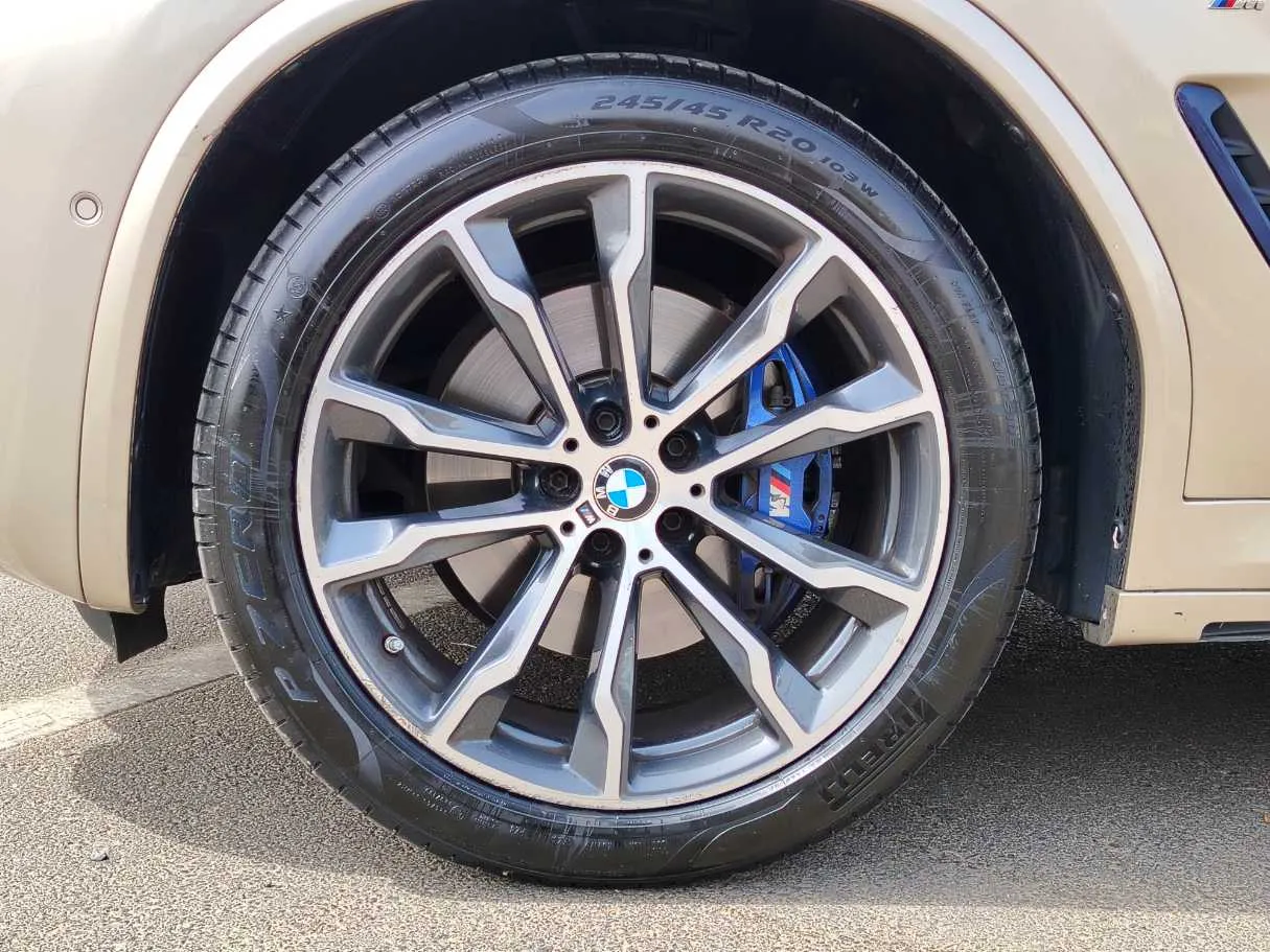 Car image 10