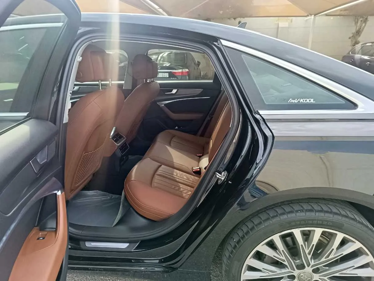 Car image 16