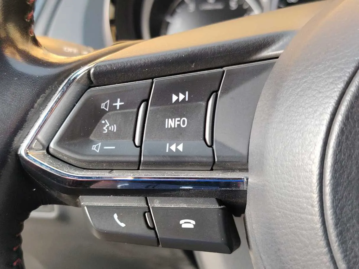 Car image 26