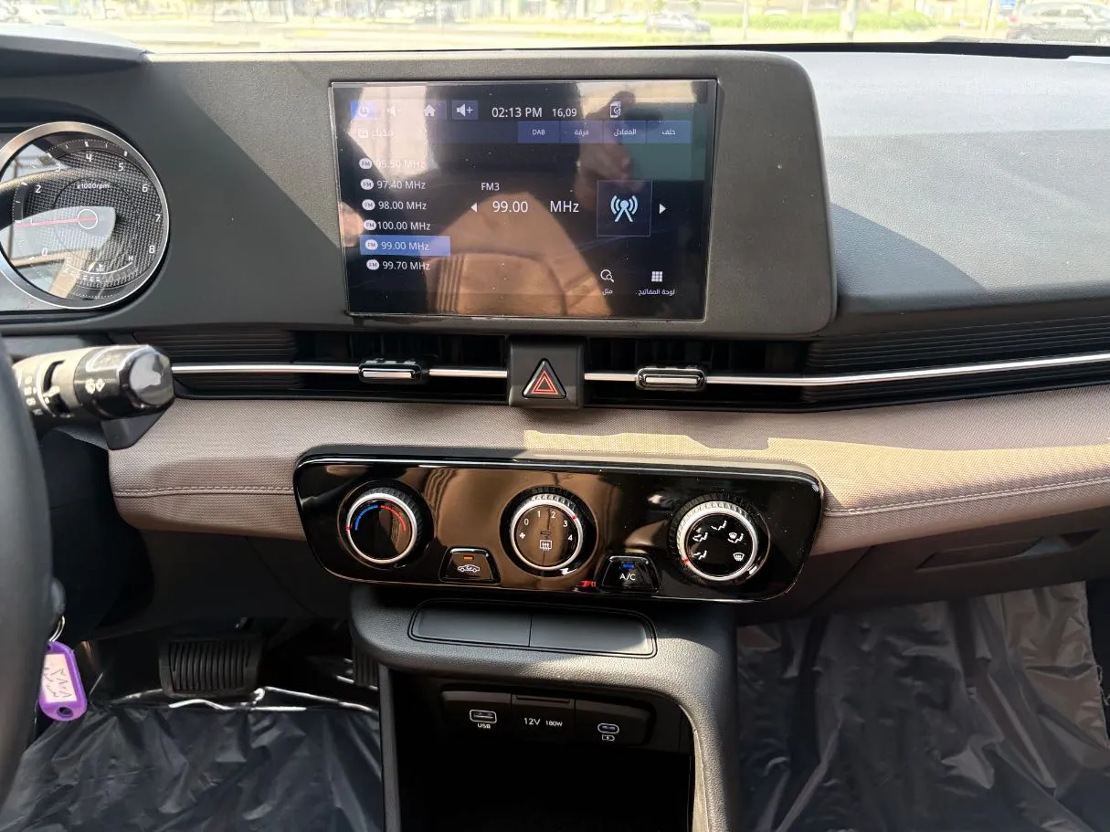 Car image 19