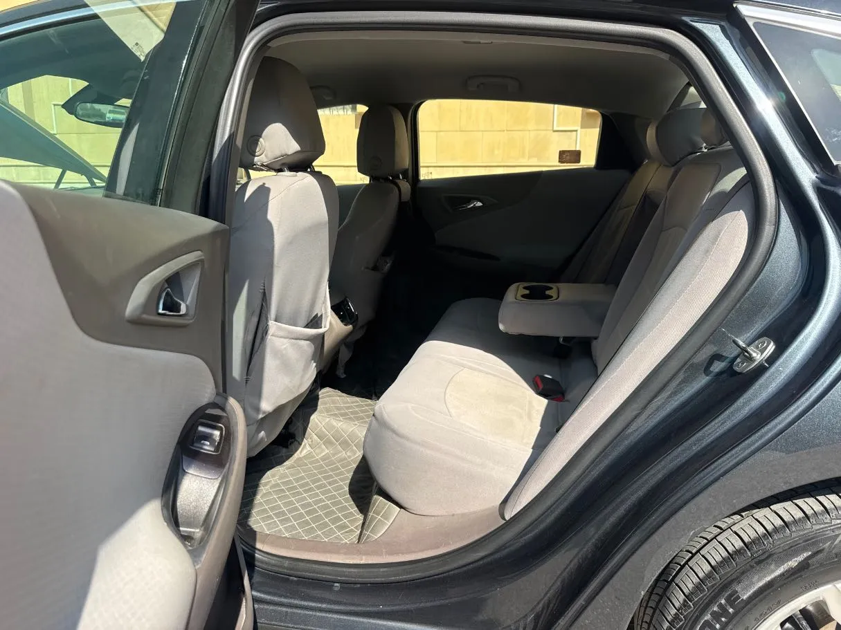 Car image 13