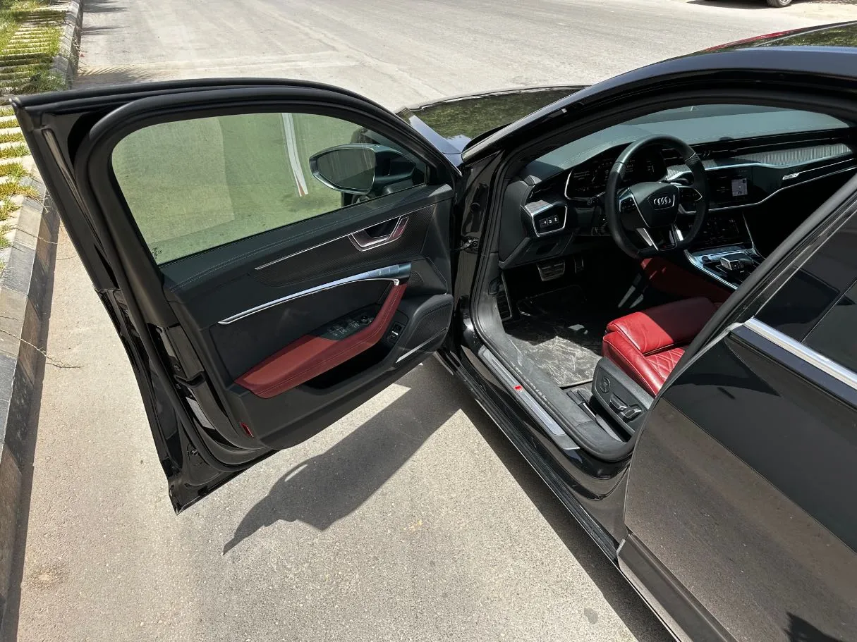 Car image 10