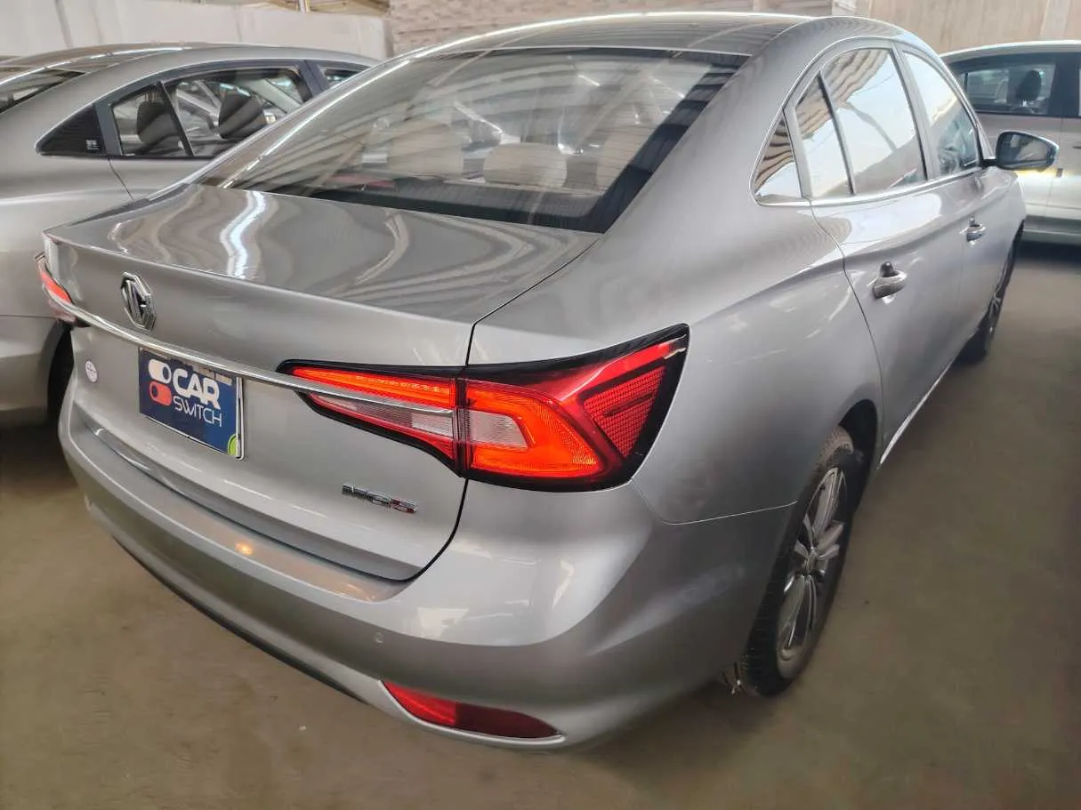 Car image 5