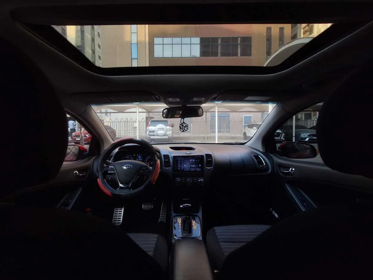 Car image 14