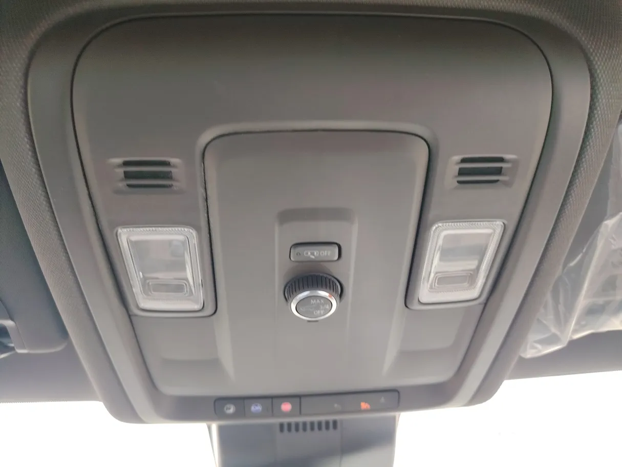 Car image 25