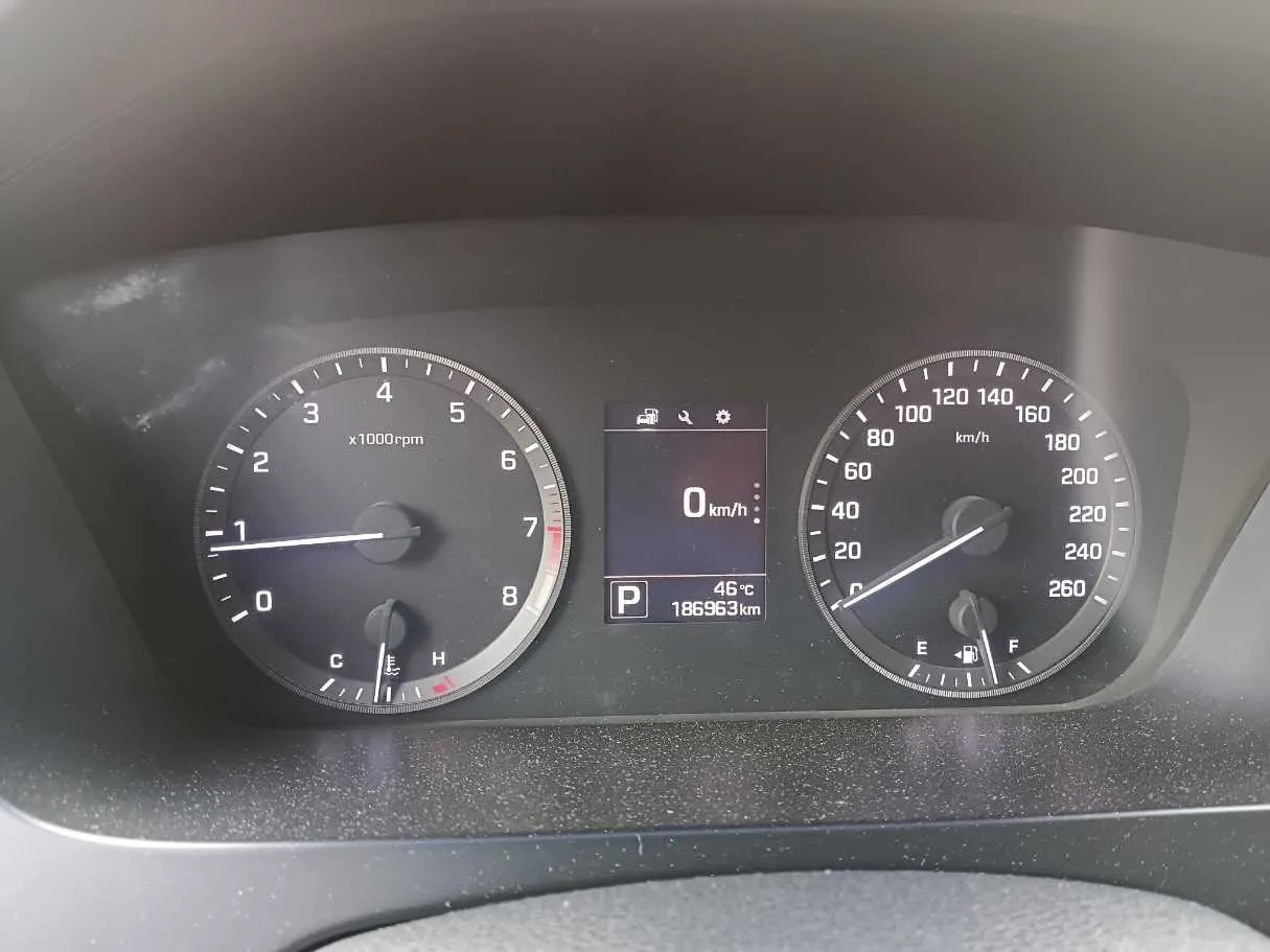 Car image 18