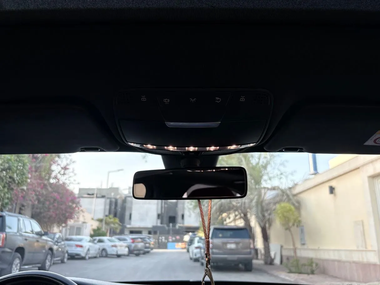 Car image 27