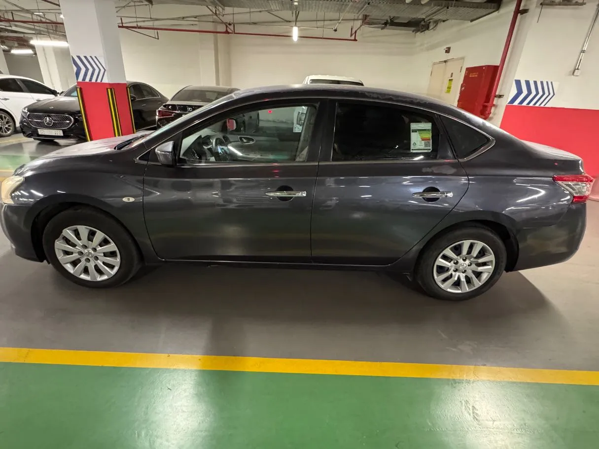 Car image 8