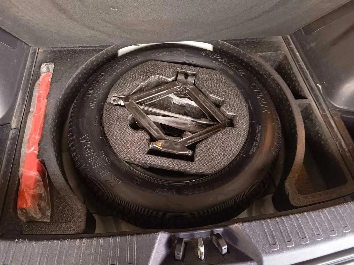 Car image 17