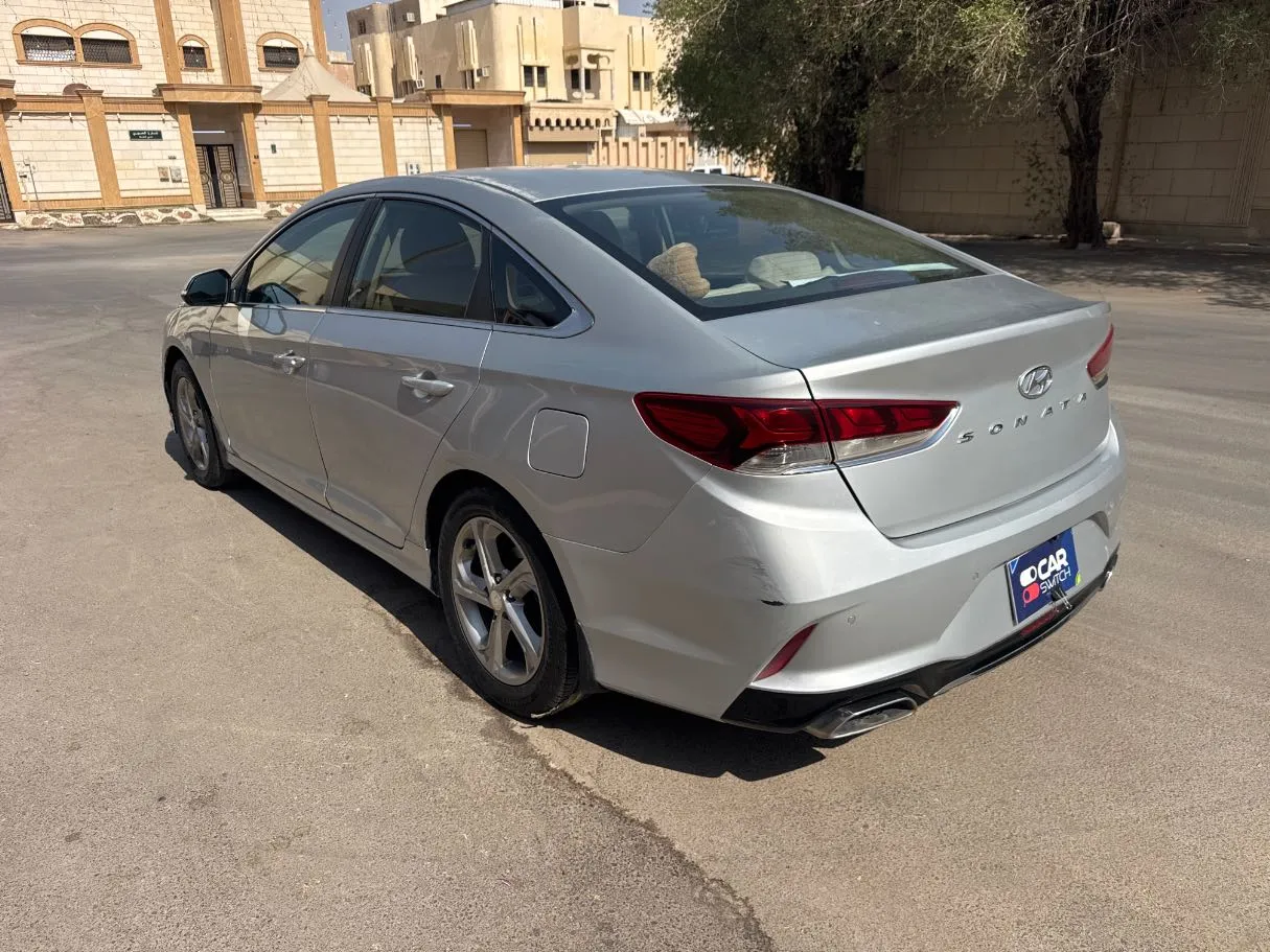 Car image 7