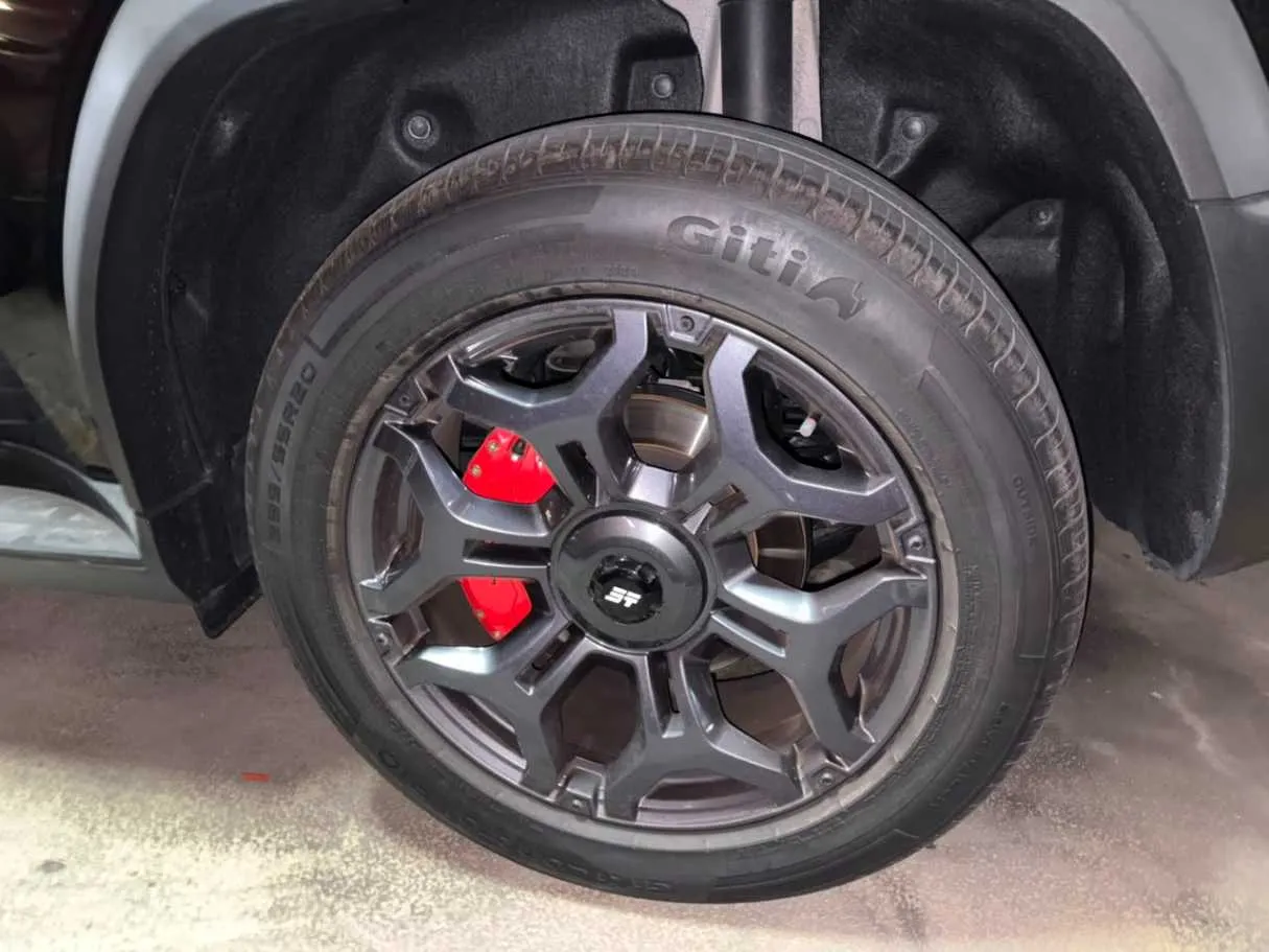 Car image 10