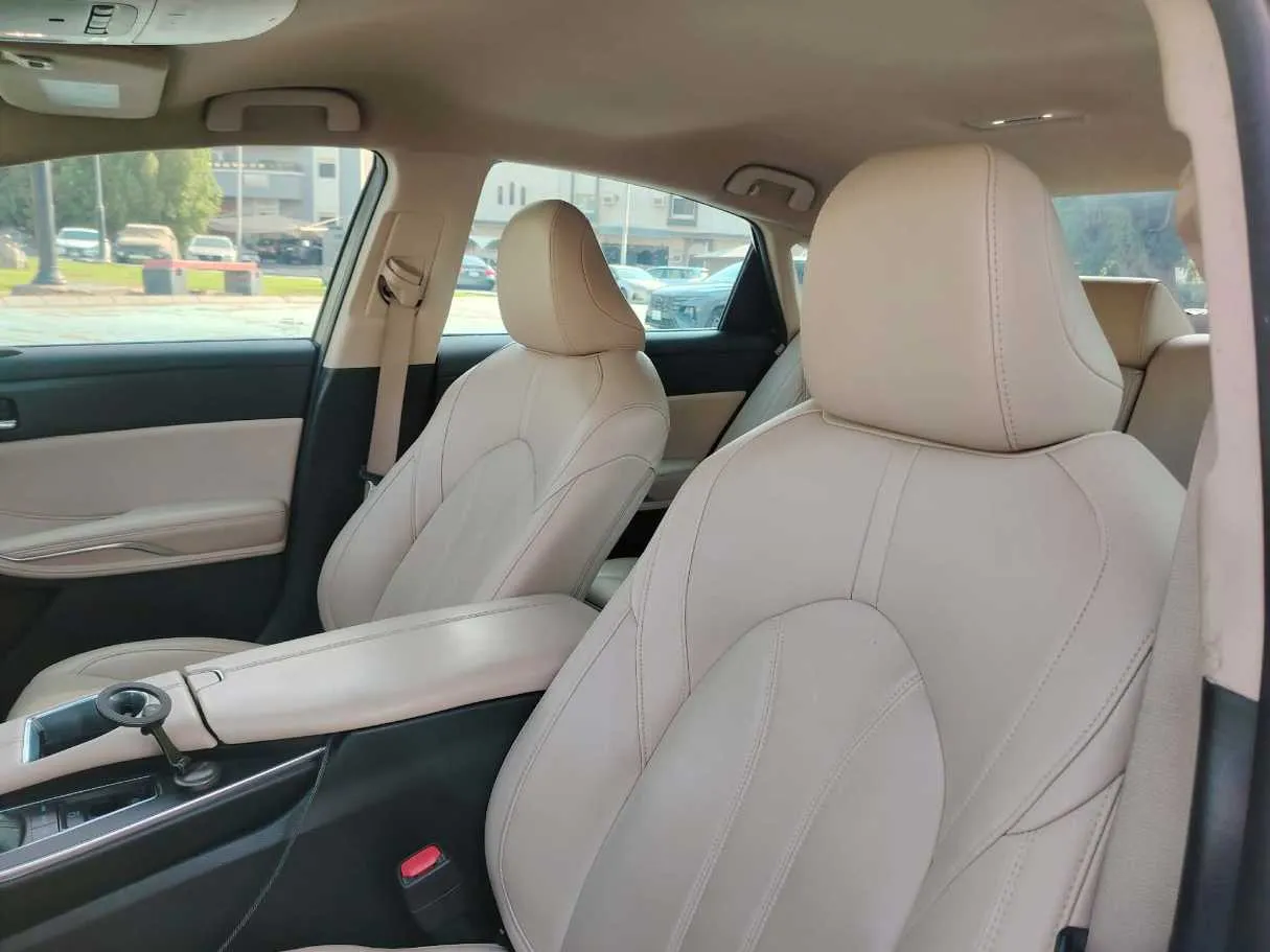 Car image 16