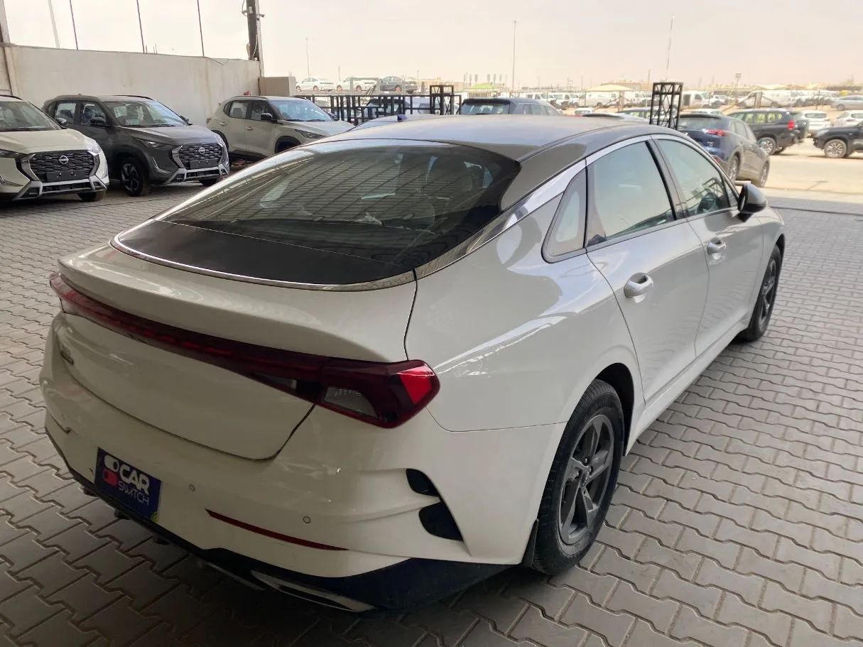 Car image 5