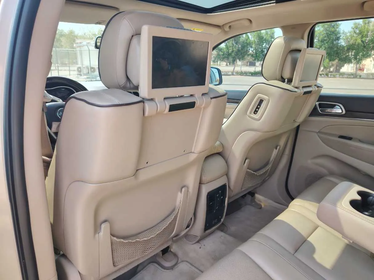 Car image 17