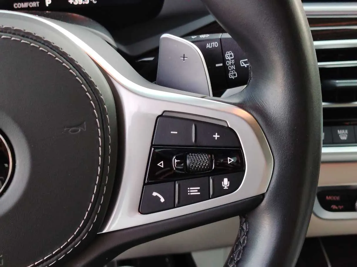 Car image 32