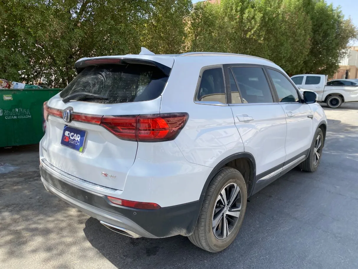 Car image 5