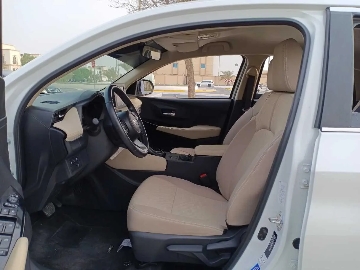 Car image 12