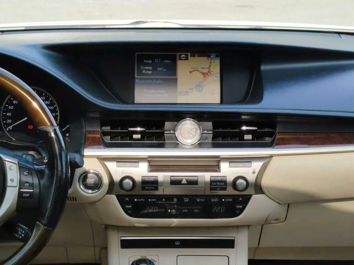 Car image 19