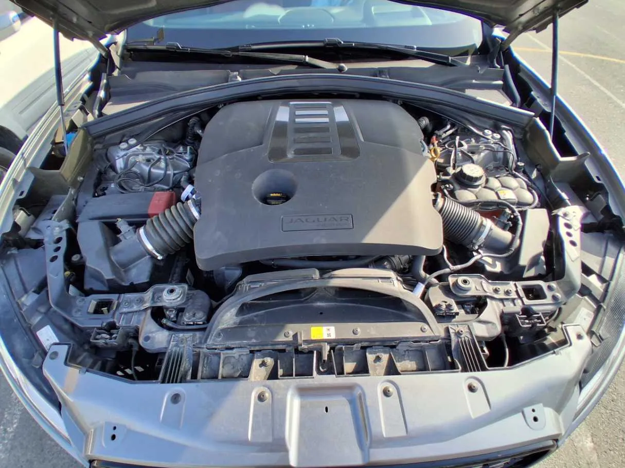 Car image 19