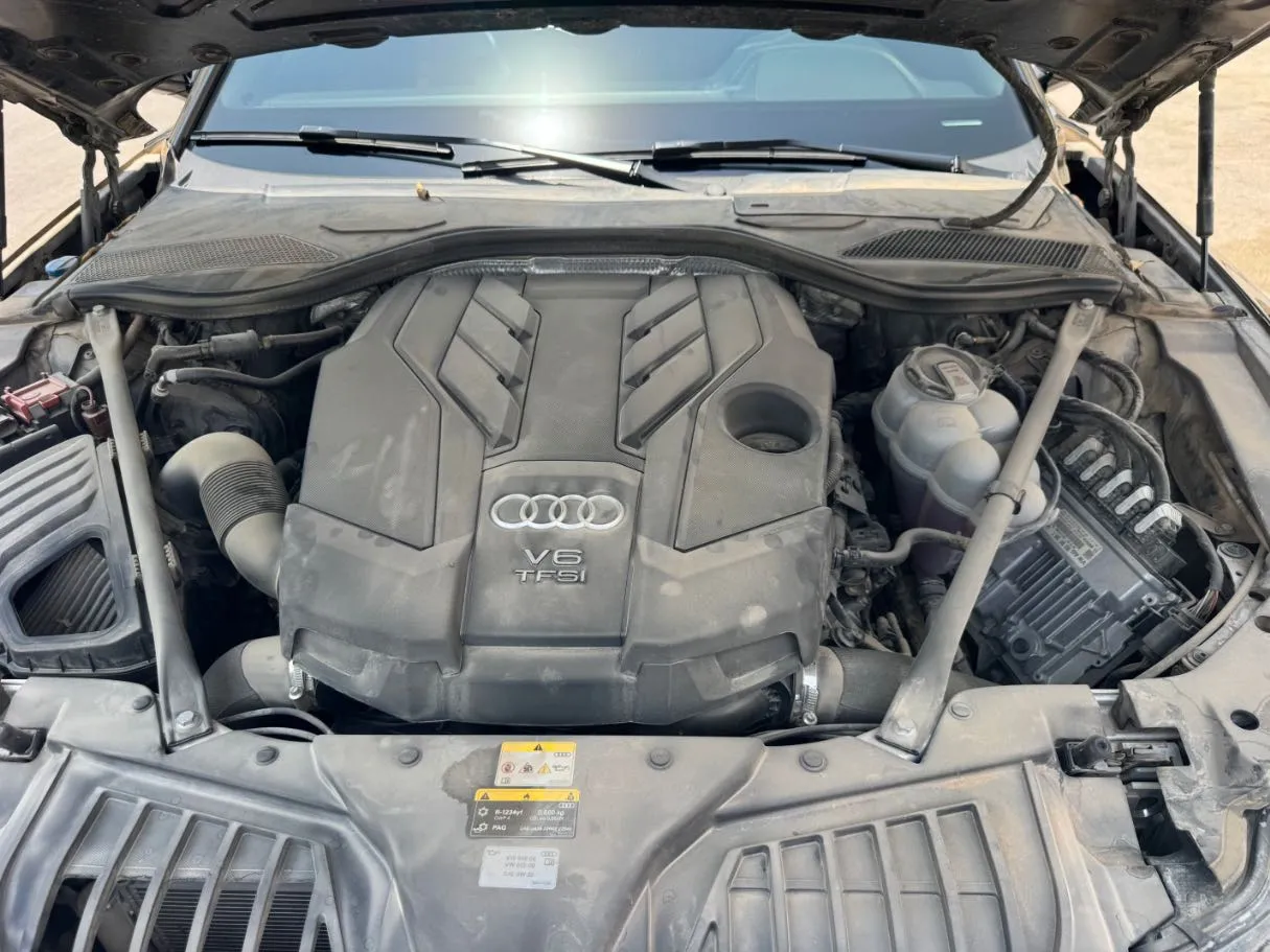 Car image 25