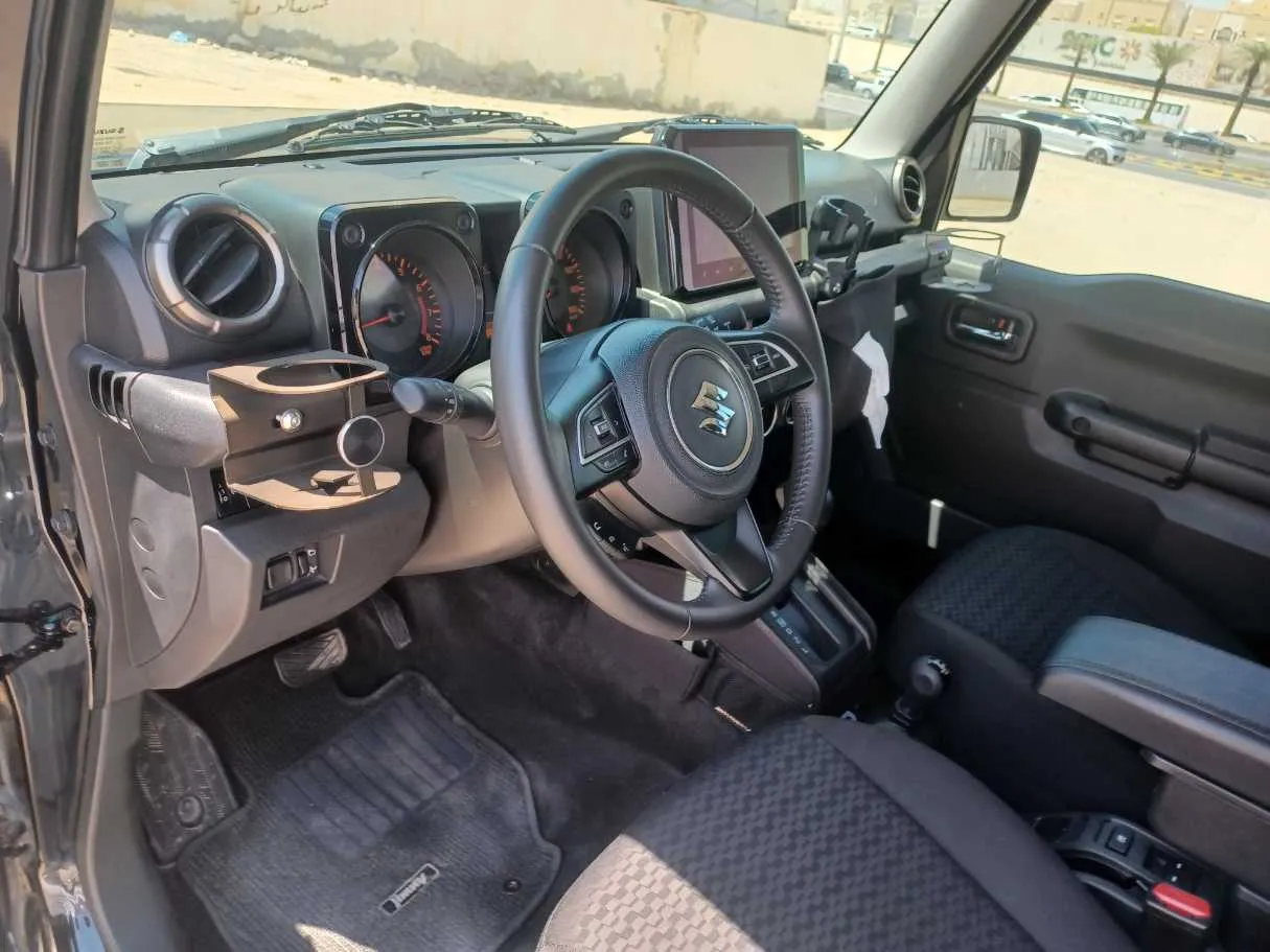 Car image 12