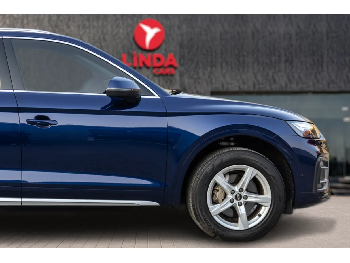 Car image 14