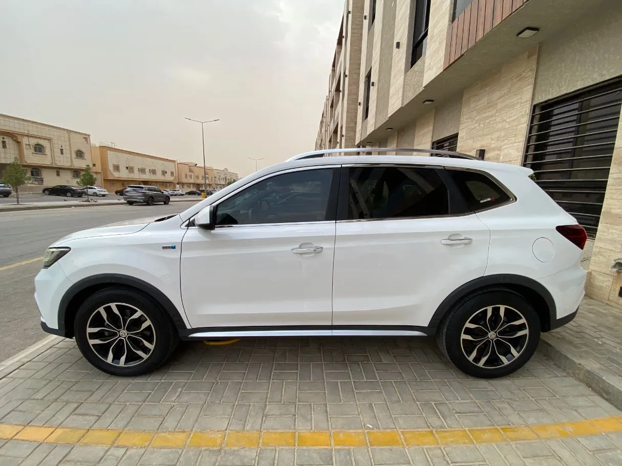 Car image 8