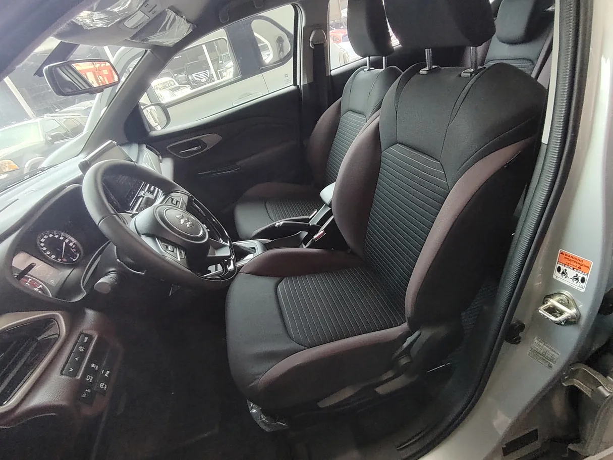 Car image 14