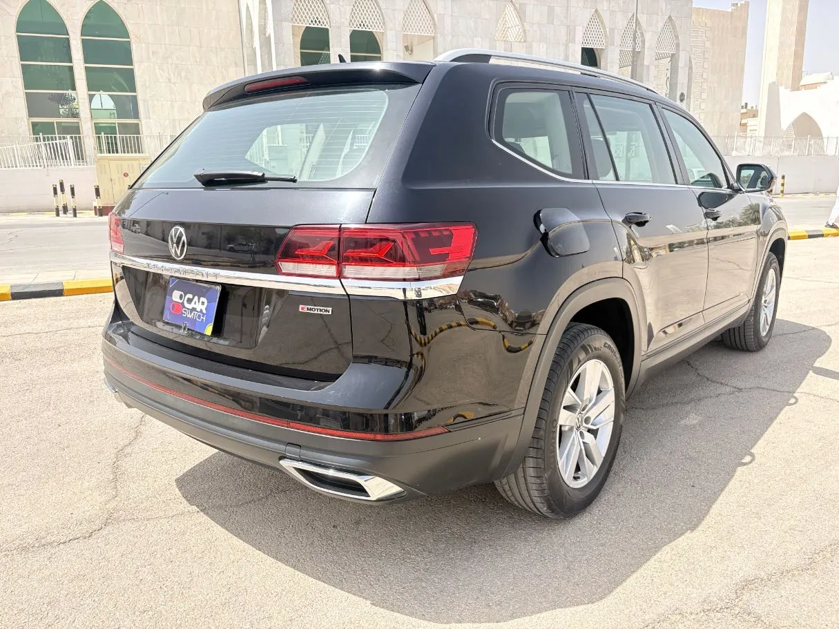Car image 5