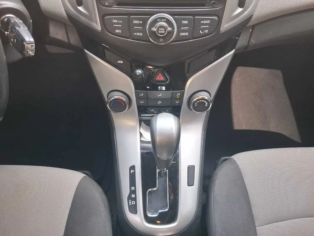 Car image 17