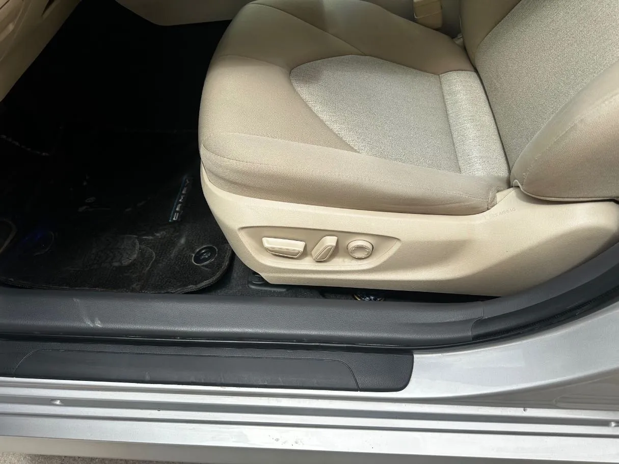 Car image 24