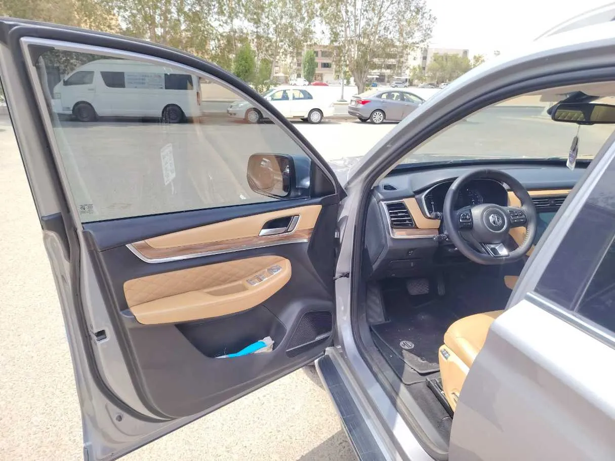 Car image 11