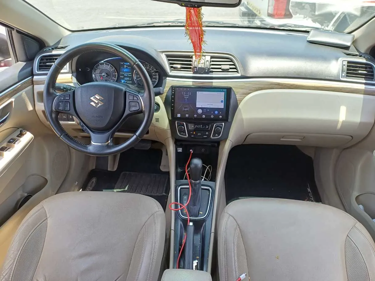 Car image 16