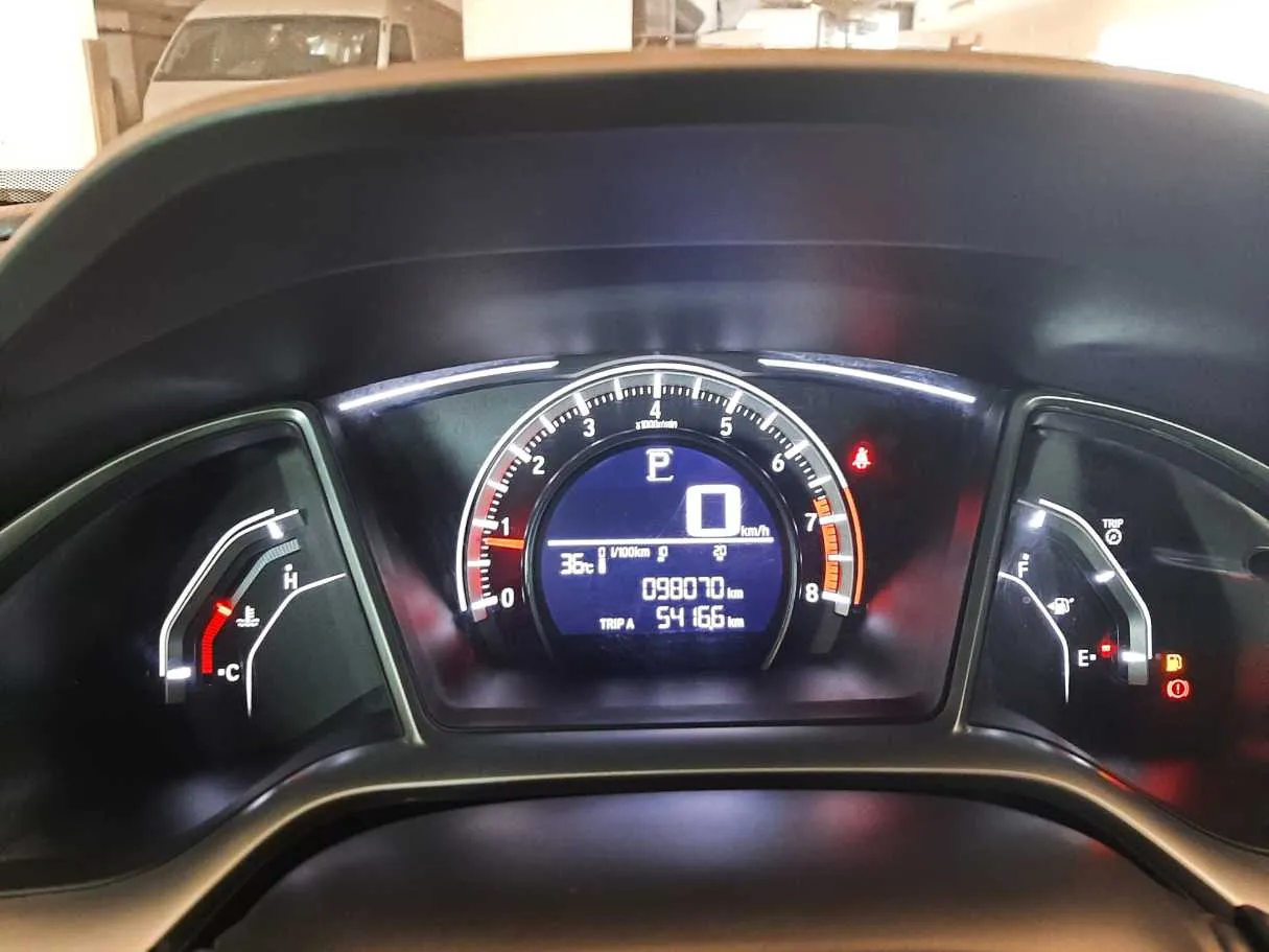 Car image 18