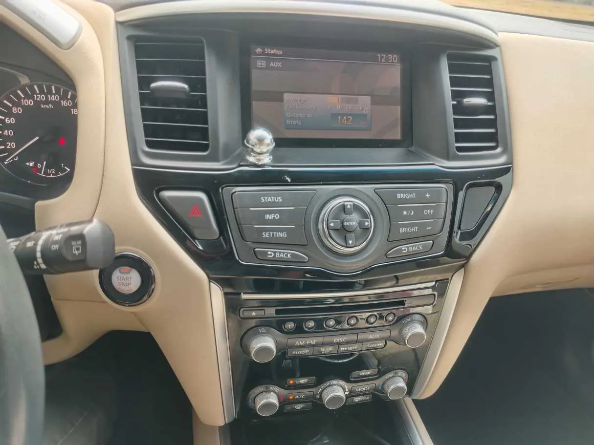 Car image 30