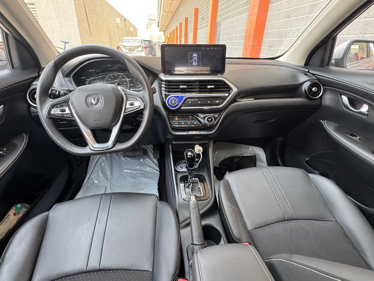 Car image 15