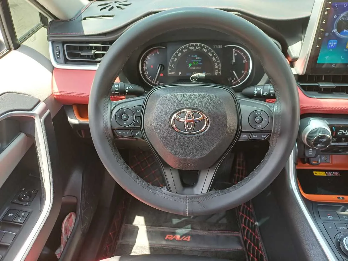 Car image 18