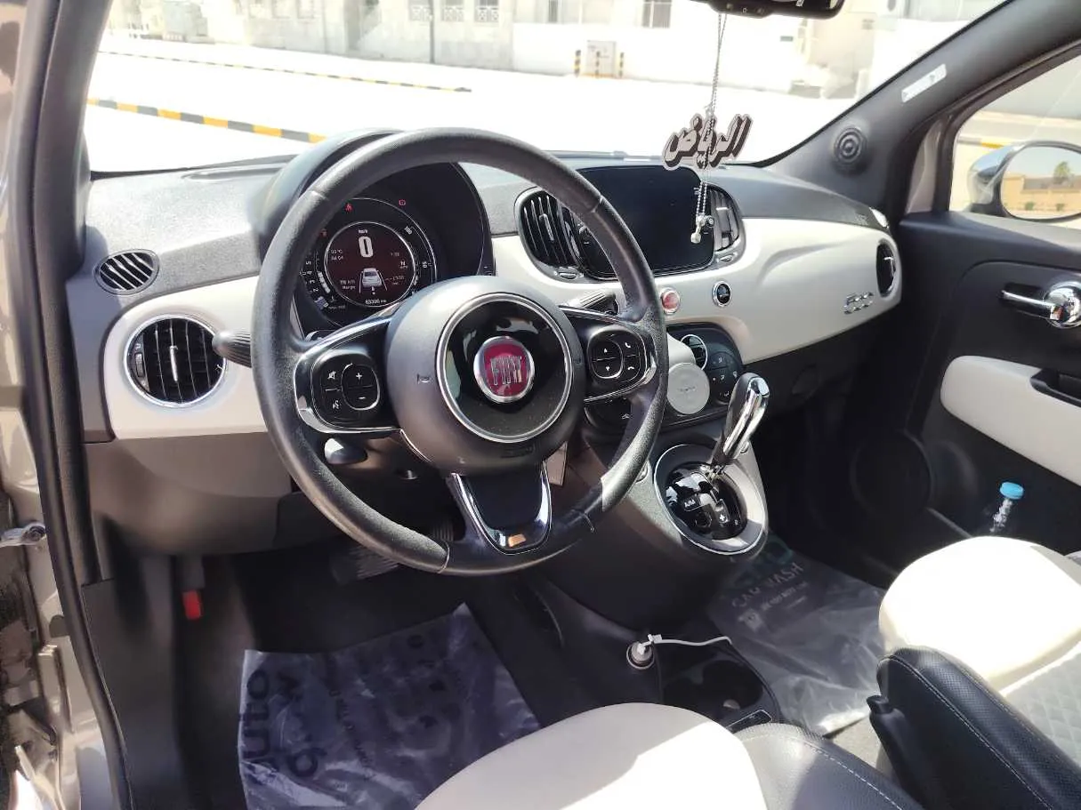 Car image 12